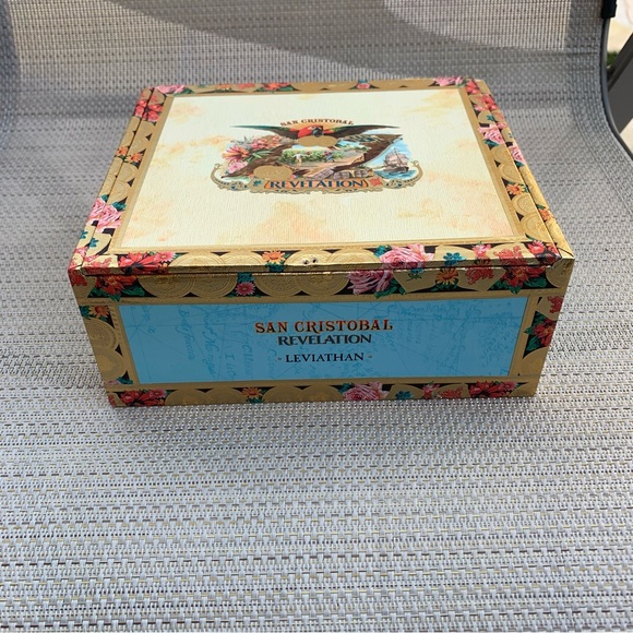 San Cristobal Cigar Box w/Beautiful Graphics 7”x8”x3” Aqua/Cream/Parrot - Picture 7 of 7
